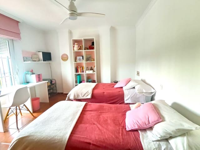 5 chambre Maison de Ville à vendre à San Pedro de Alcántara Pueblo, Marbella avec piscine garage - 780 000 € (Ref: 9797576)