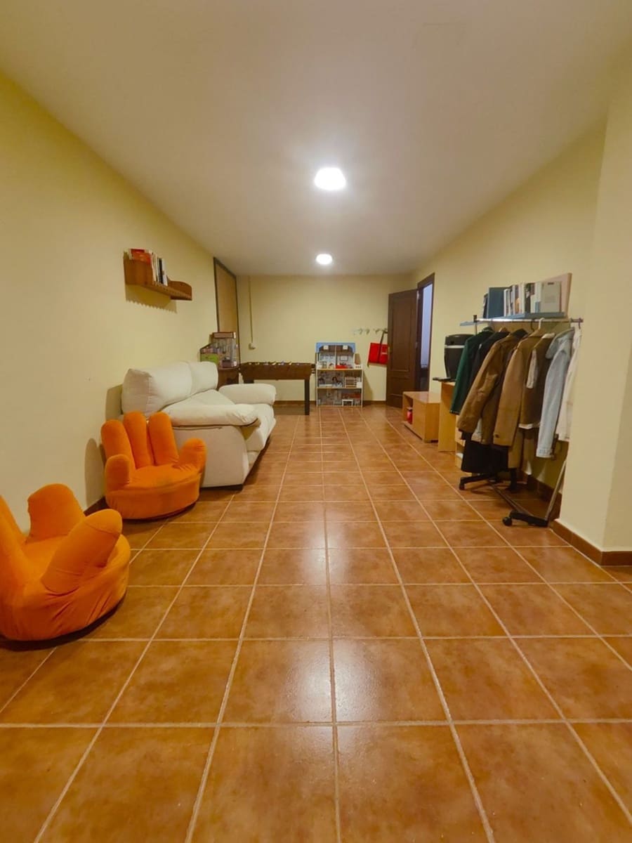 5 bedroom Townhouse for sale in San Pedro de Alcantara with pool garage - € 780,000 (Ref: 9797576)