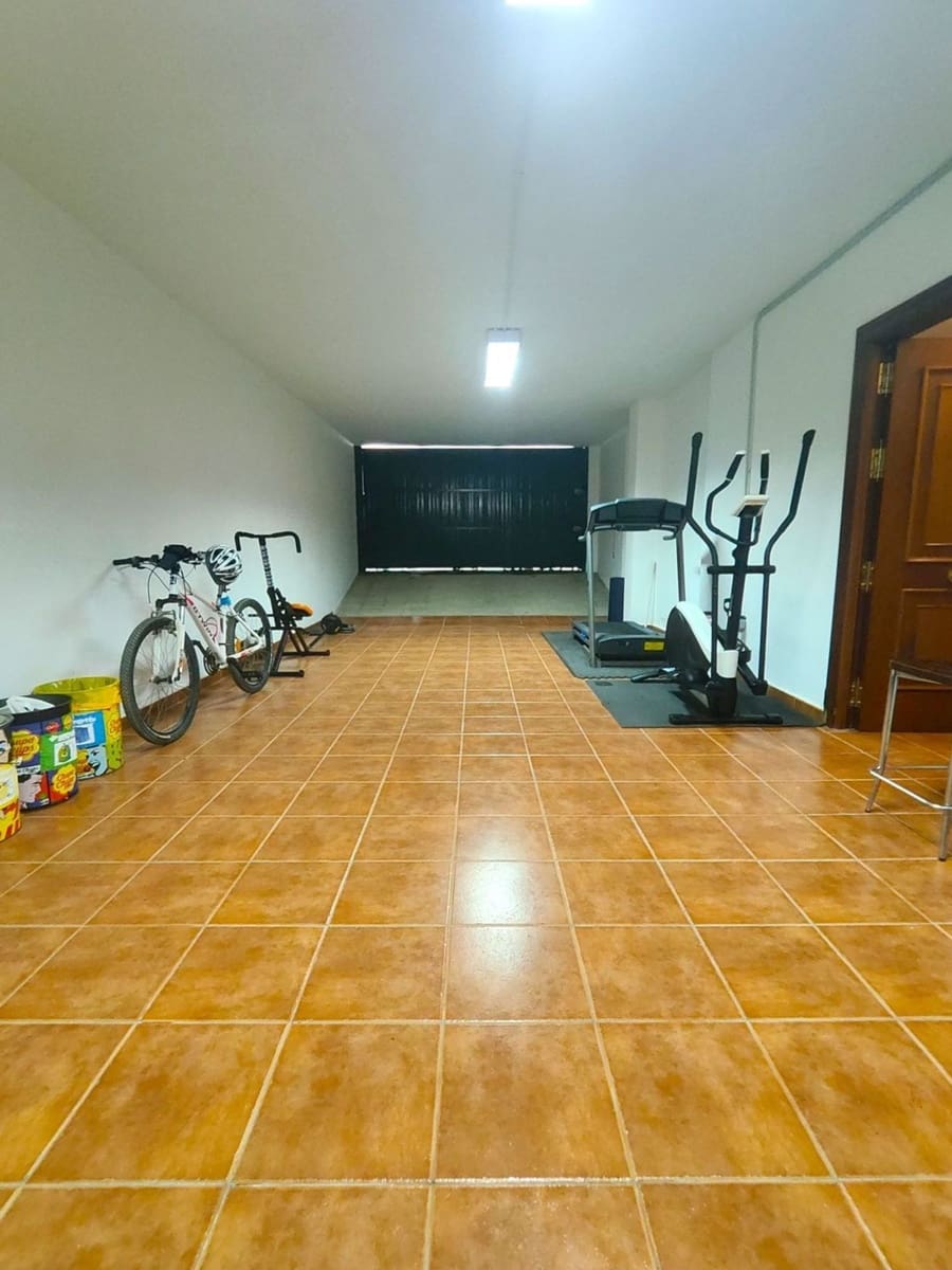 5 bedroom Townhouse for sale in San Pedro de Alcantara with pool garage - € 780,000 (Ref: 9797576)