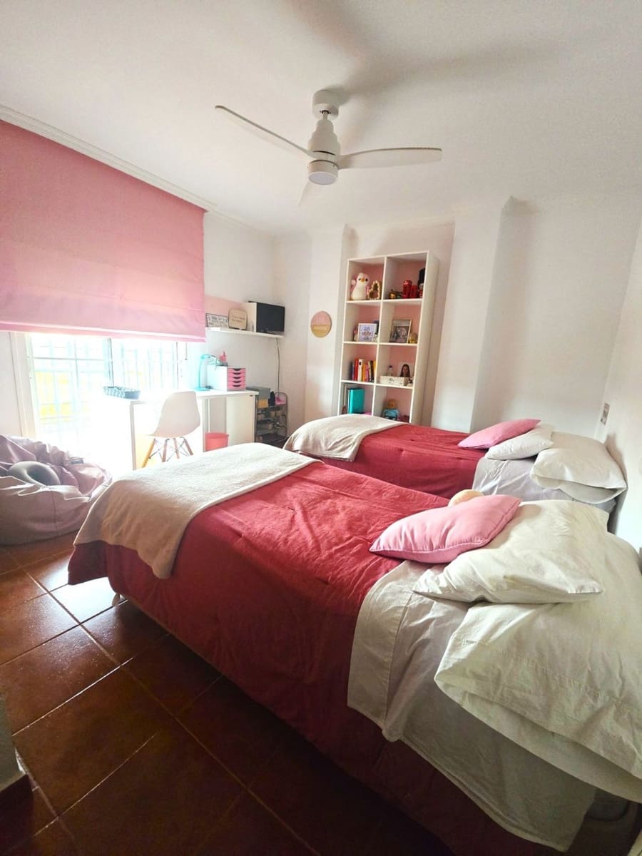 5 bedroom Townhouse for sale in San Pedro de Alcantara with pool garage - € 780,000 (Ref: 9797576)