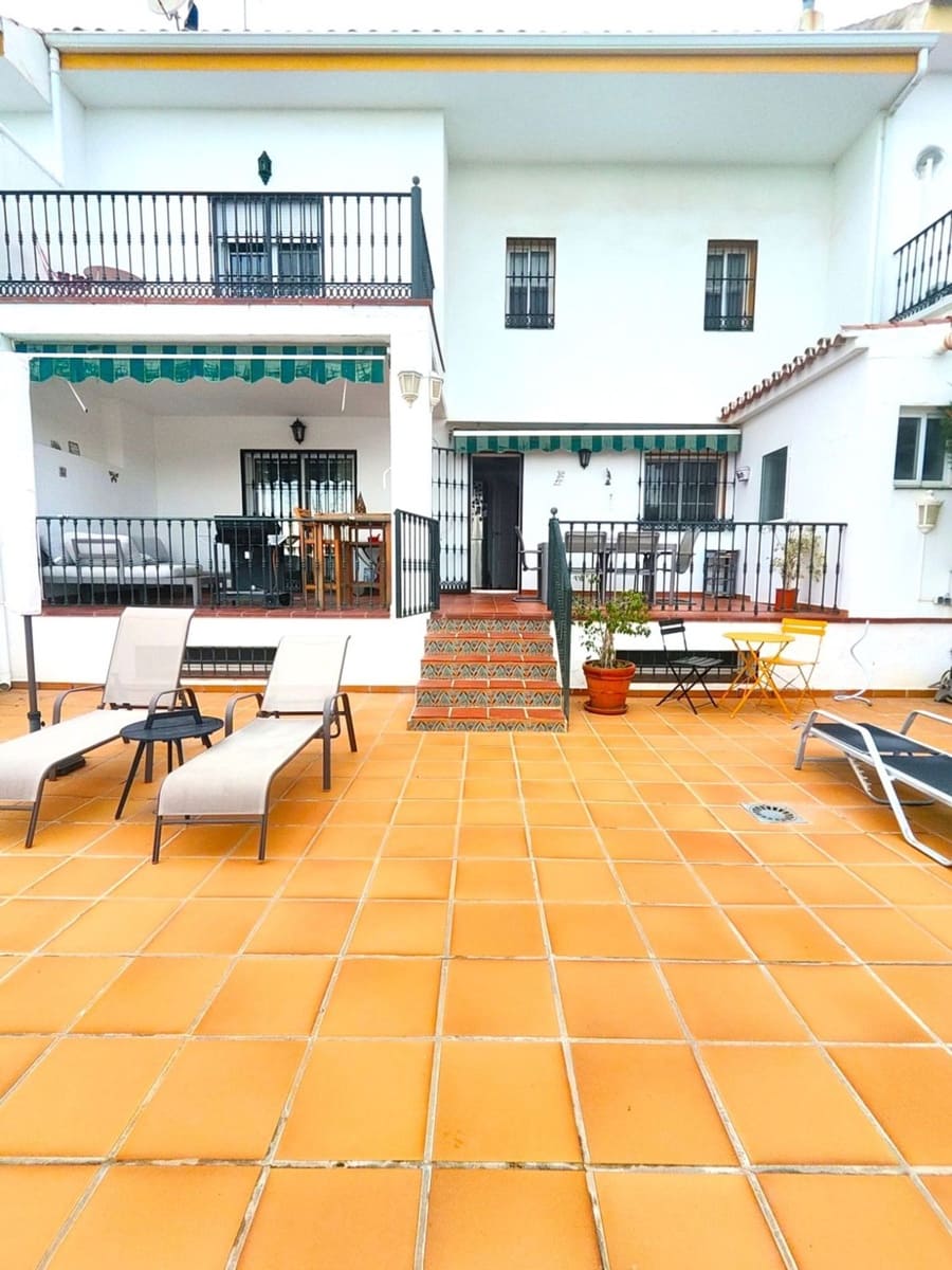 5 bedroom Townhouse for sale in San Pedro de Alcantara with pool garage - € 780,000 (Ref: 9797576)