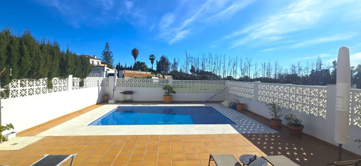 5 bedroom Townhouse for sale in San Pedro de Alcantara with pool garage - € 780,000 (Ref: 9797576)