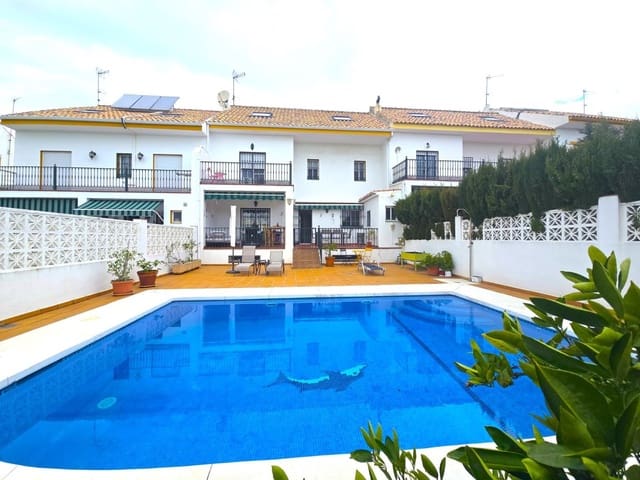 5 chambre Maison de Ville à vendre à San Pedro de Alcántara Pueblo, Marbella avec piscine garage - 780 000 € (Ref: 9797576)