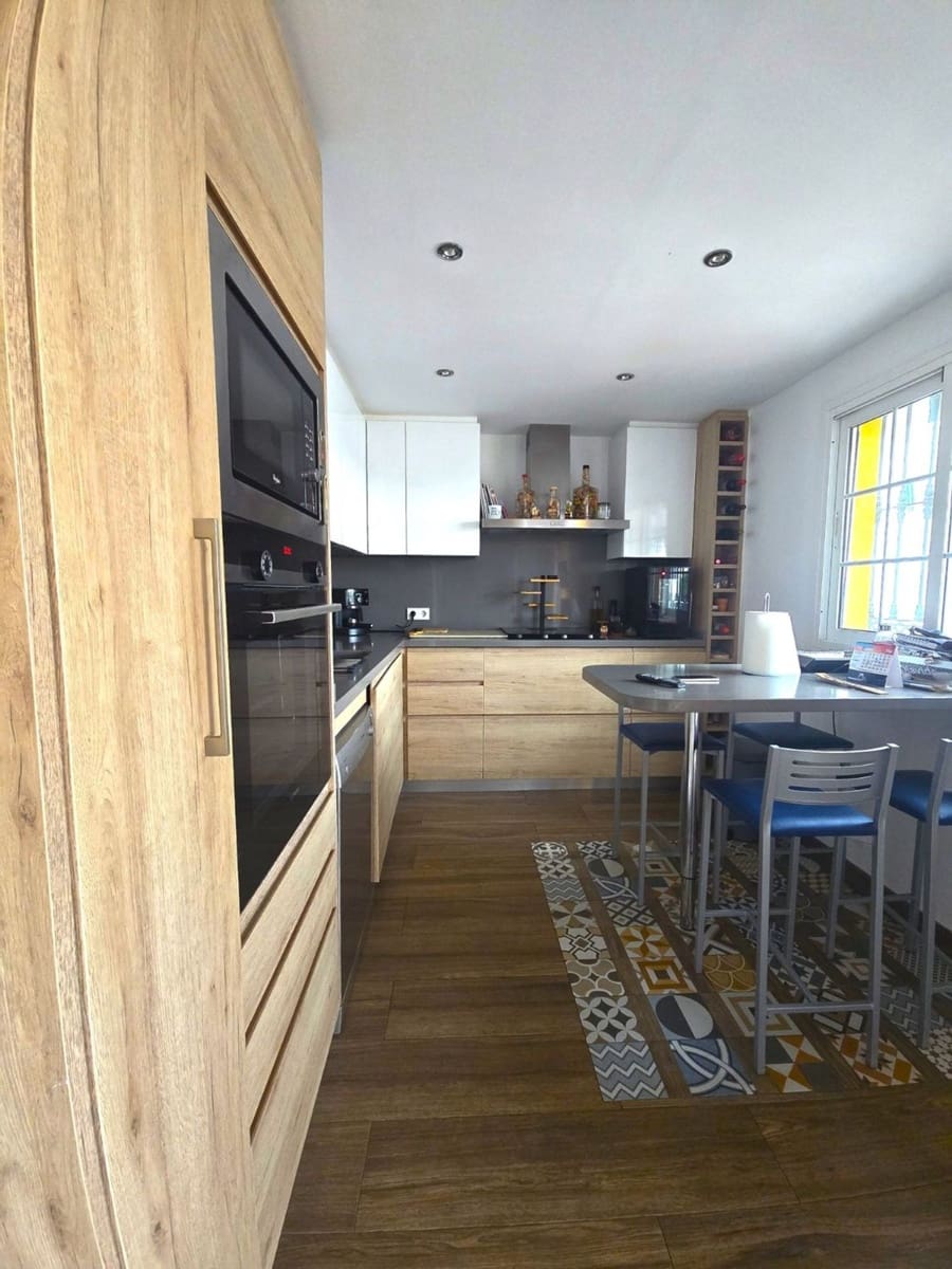 5 bedroom Townhouse for sale in San Pedro de Alcantara with pool garage - € 780,000 (Ref: 9797576)