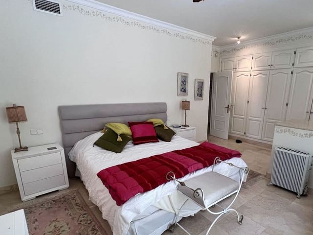 5 sovrum Villa till salu i El Paraiso, Estepona med pool garage - 1 580 000 € (Ref: 9797577)