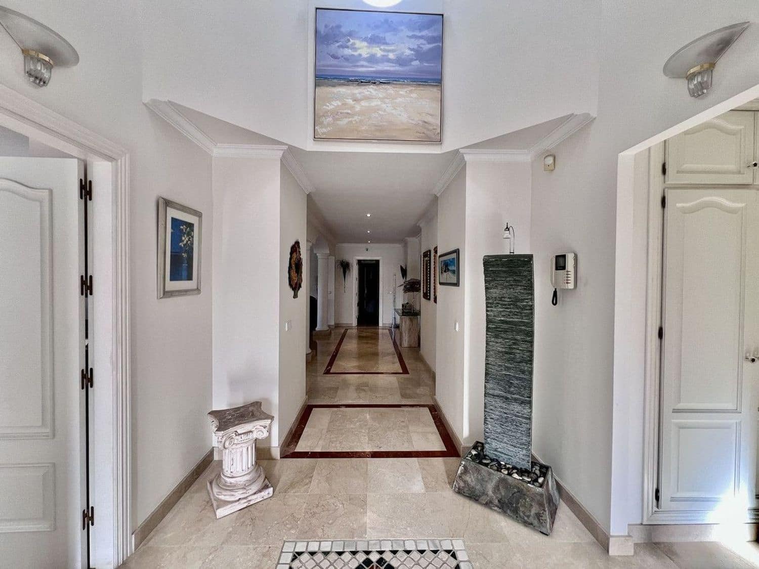 5 bedroom Villa for sale in El Paraiso with pool garage - € 1,580,000 (Ref: 9797577)