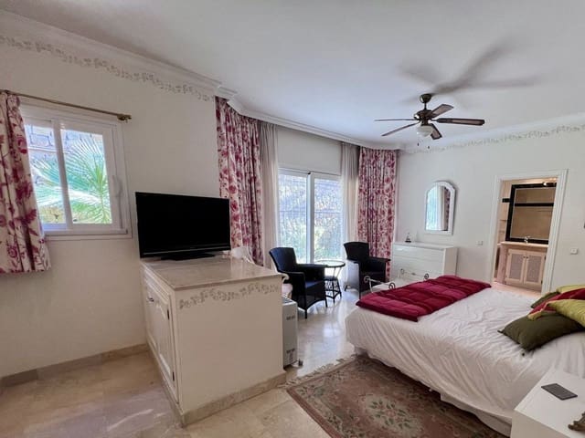 5 sovrum Villa till salu i El Paraiso, Estepona med pool garage - 1 580 000 € (Ref: 9797577)