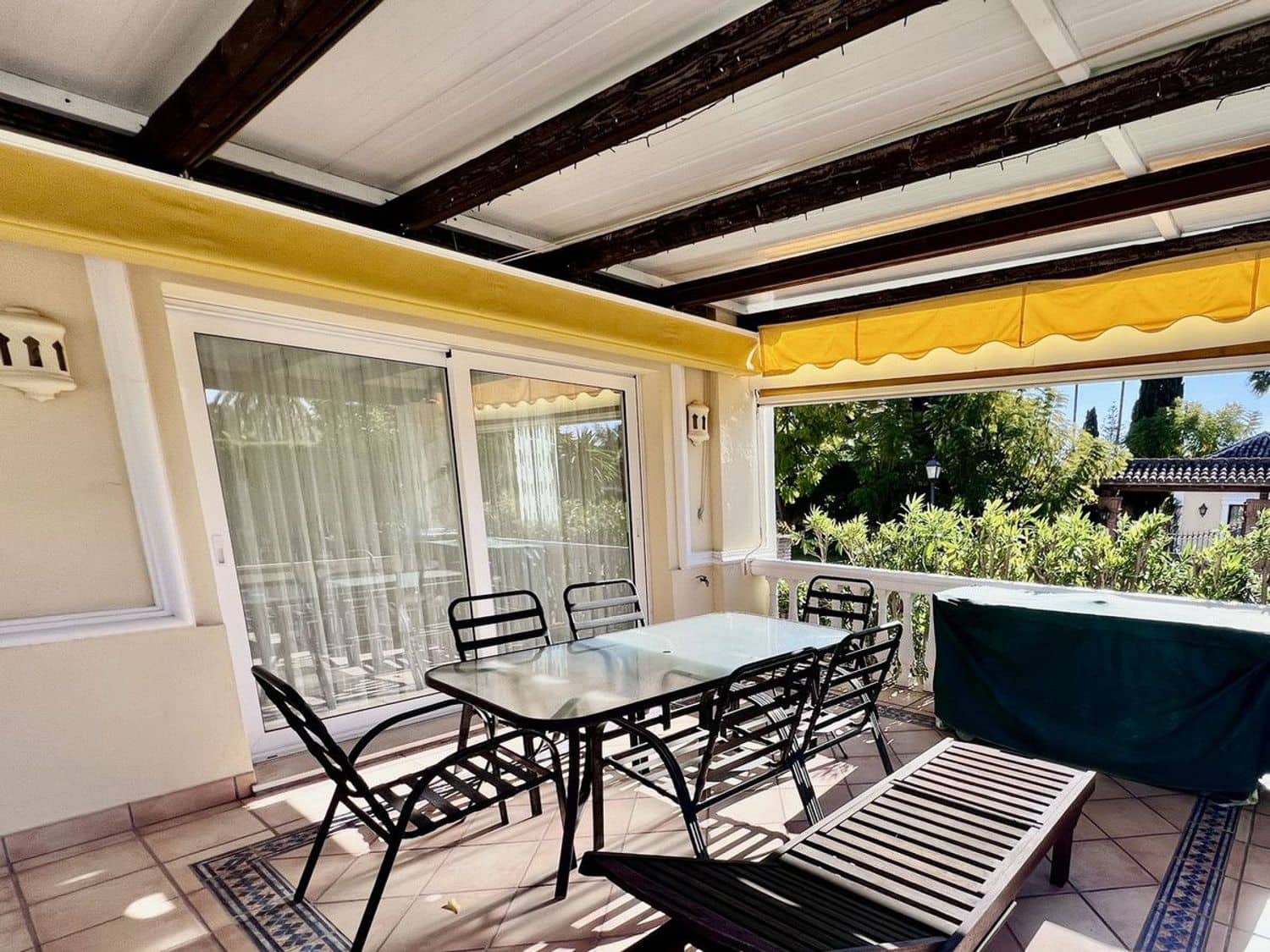 5 bedroom Villa for sale in El Paraiso with pool garage - € 1,580,000 (Ref: 9797577)