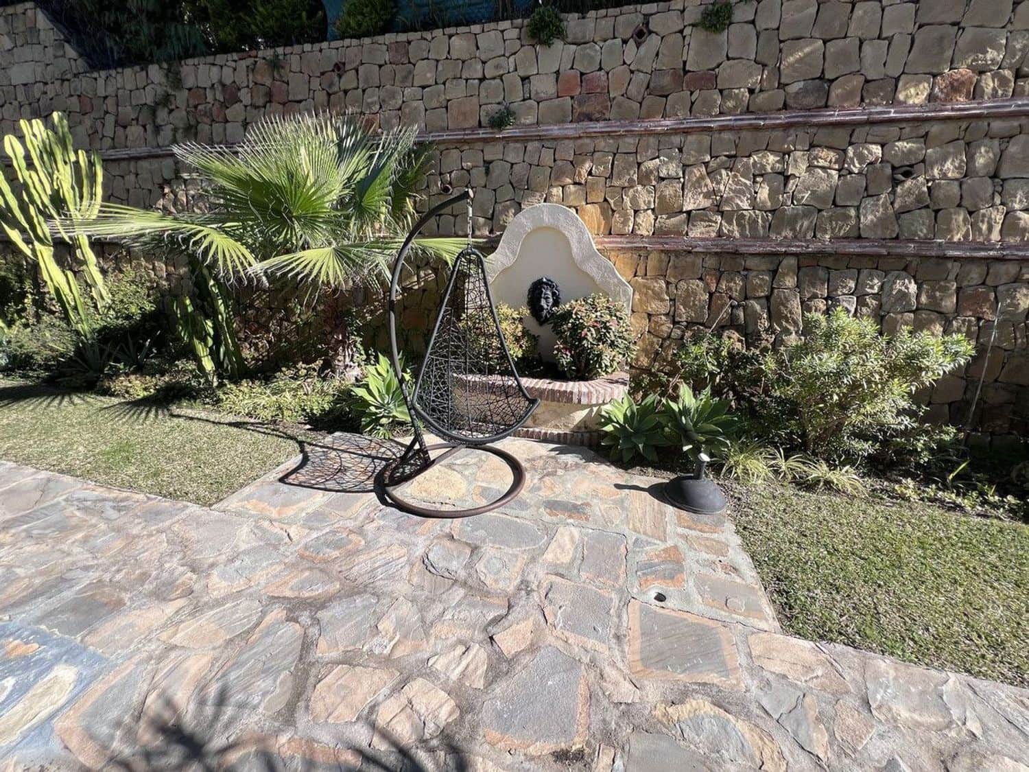 5 bedroom Villa for sale in El Paraiso with pool garage - € 1,580,000 (Ref: 9797577)