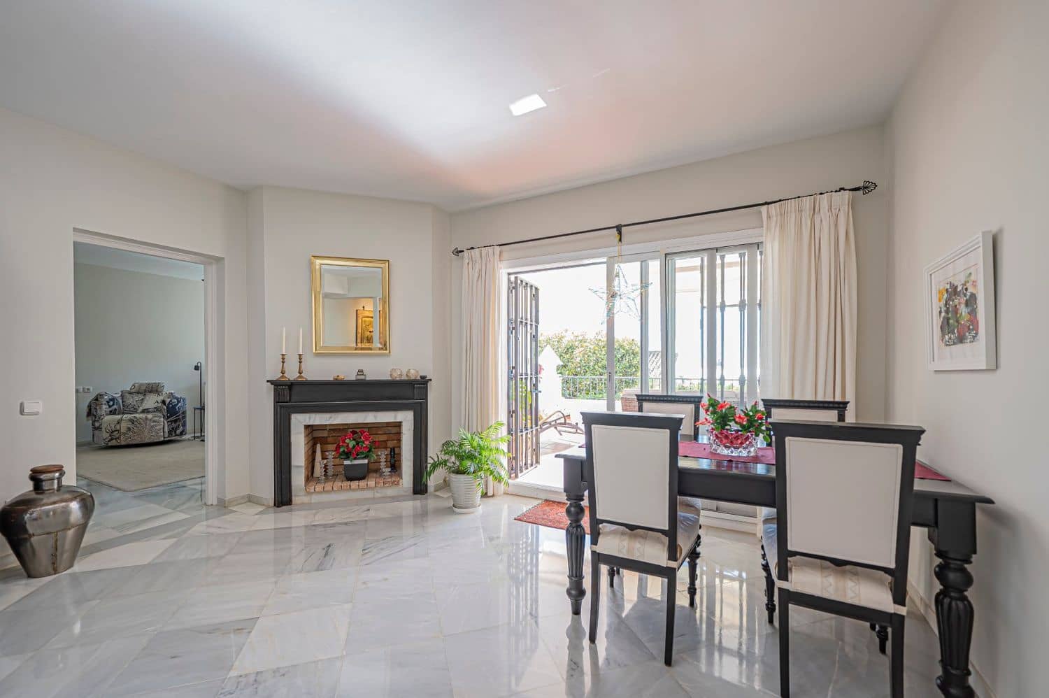 2 makuuhuone Huoneisto myytävänä paikassa La Quinta mukana uima-altaan 
autotalli - 535 000 € (Ref: 9797578)