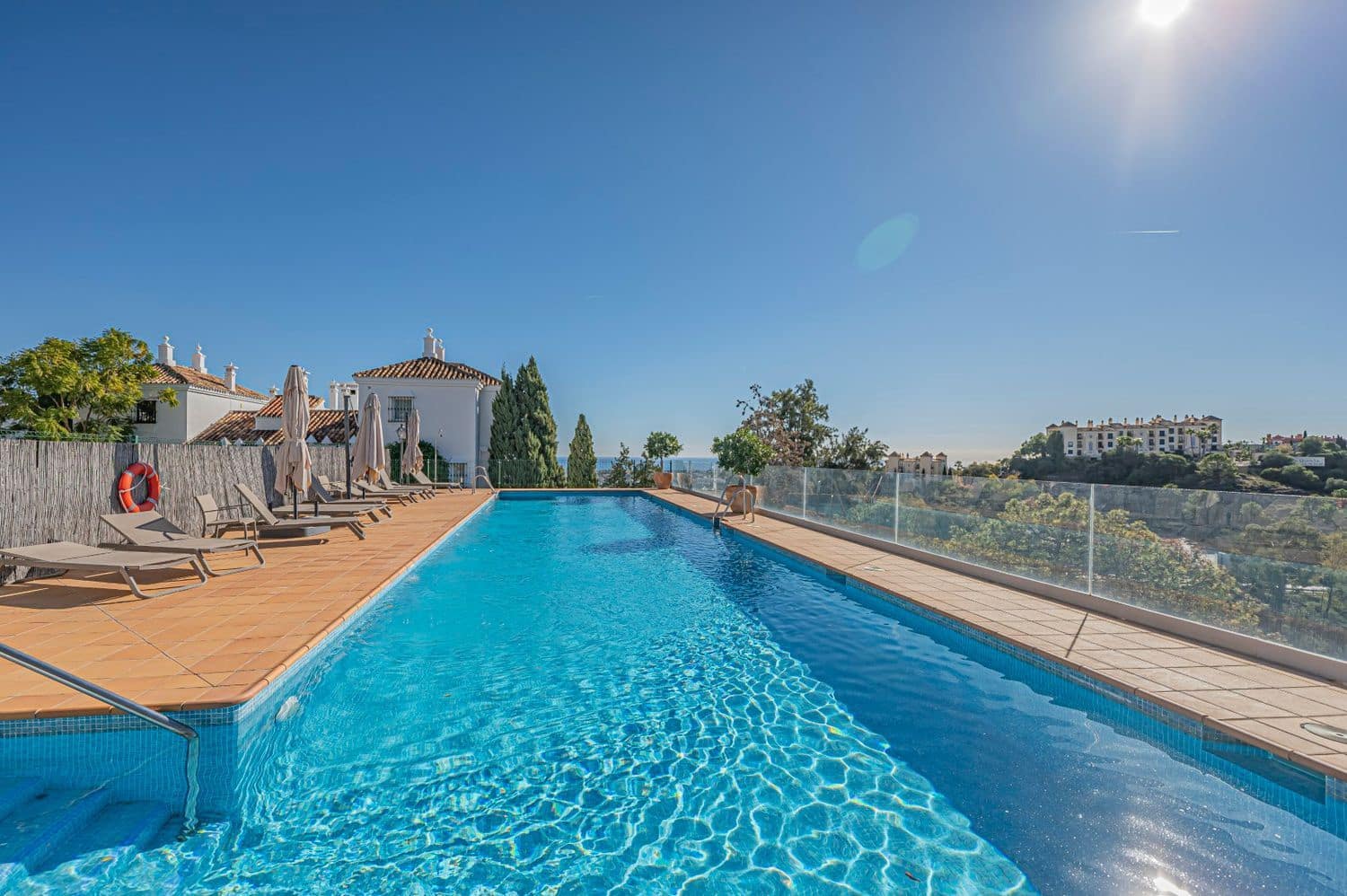 2 makuuhuone Huoneisto myytävänä paikassa La Quinta mukana uima-altaan 
autotalli - 535 000 € (Ref: 9797578)