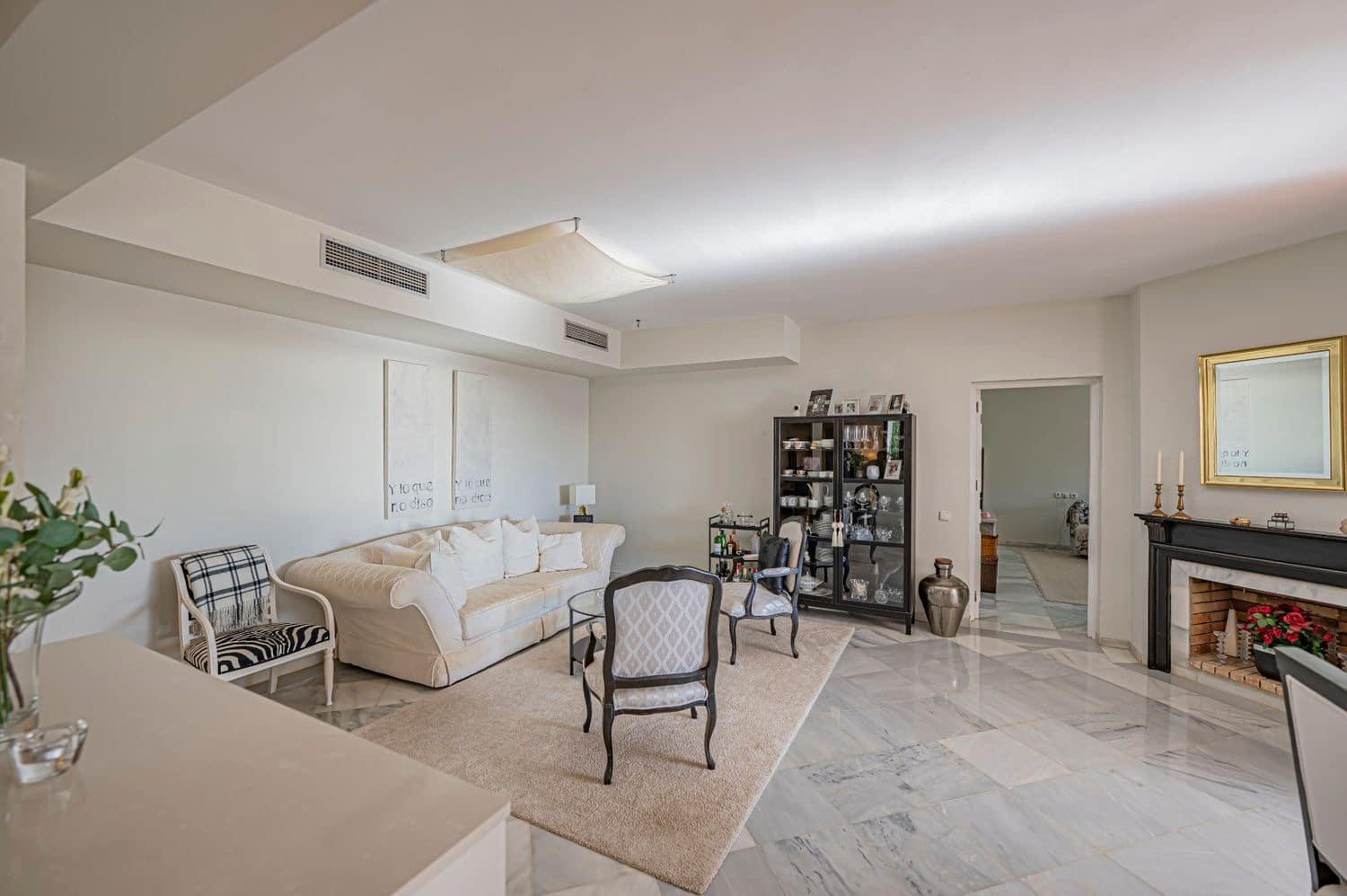 2 makuuhuone Huoneisto myytävänä paikassa La Quinta mukana uima-altaan 
autotalli - 535 000 € (Ref: 9797578)