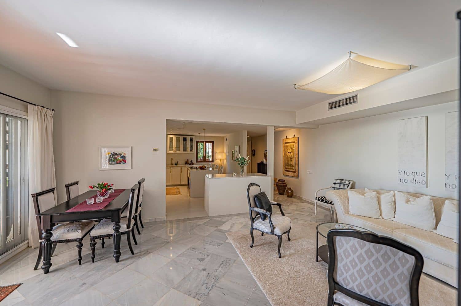 2 makuuhuone Huoneisto myytävänä paikassa La Quinta mukana uima-altaan 
autotalli - 535 000 € (Ref: 9797578)