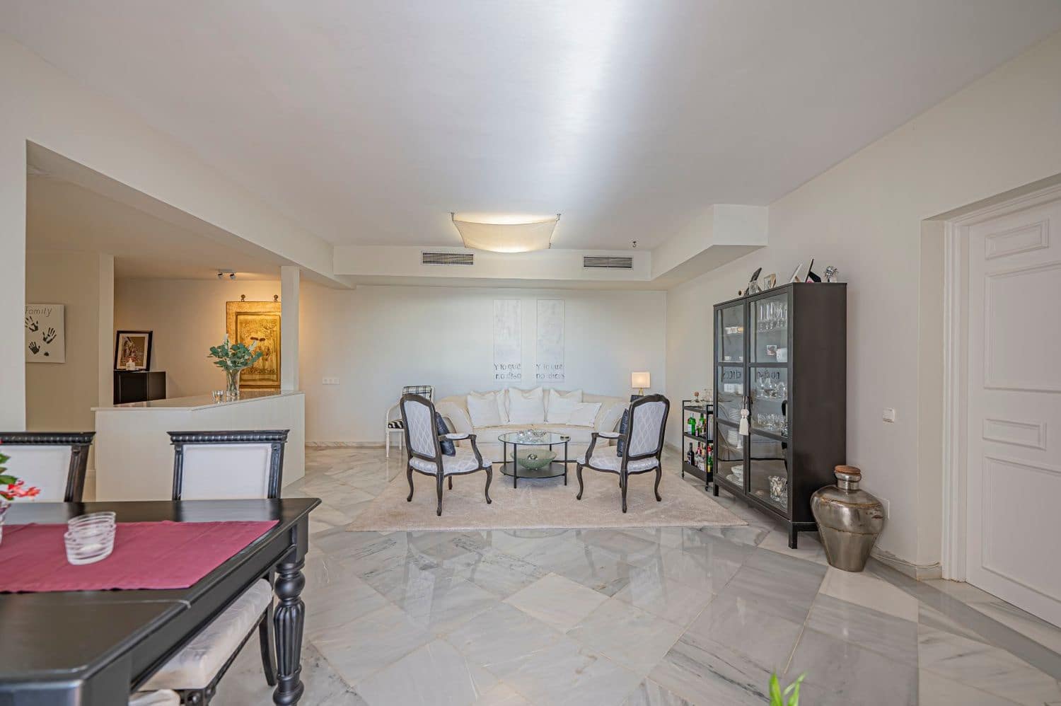 2 makuuhuone Huoneisto myytävänä paikassa La Quinta mukana uima-altaan 
autotalli - 535 000 € (Ref: 9797578)