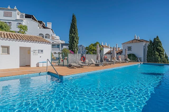 2 makuuhuone Huoneisto myytävänä paikassa La Quinta, Benahavís mukana uima-altaan 
autotalli - 535 000 € (Ref: 9797578)