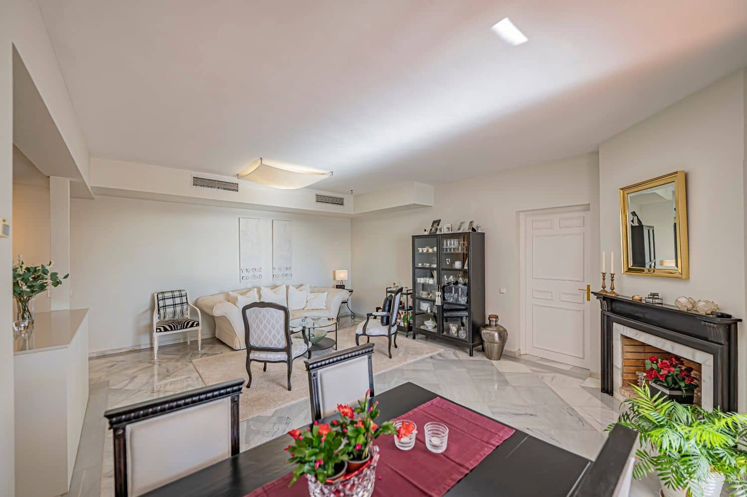 2 makuuhuone Huoneisto myytävänä paikassa La Quinta mukana uima-altaan 
autotalli - 535 000 € (Ref: 9797578)