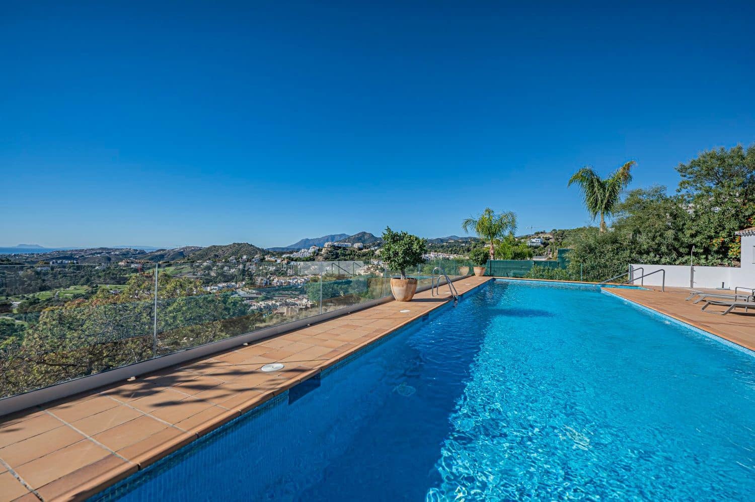 2 makuuhuone Huoneisto myytävänä paikassa La Quinta mukana uima-altaan 
autotalli - 535 000 € (Ref: 9797578)