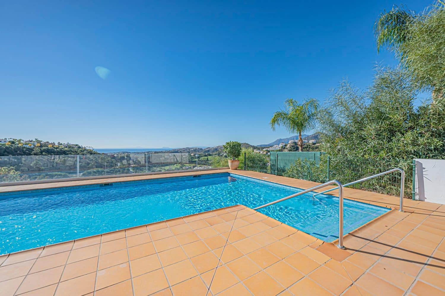 2 makuuhuone Huoneisto myytävänä paikassa La Quinta mukana uima-altaan 
autotalli - 535 000 € (Ref: 9797578)