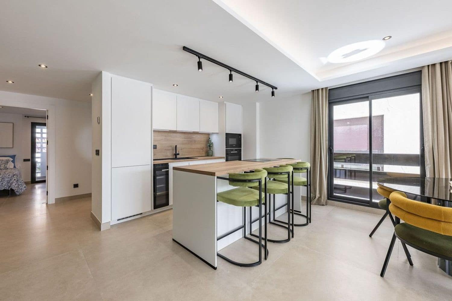 3 sypialnia Apartament na sprzedaż w Nueva Andalucia z basenem garażem - 785 000 € (Ref: 9797579)