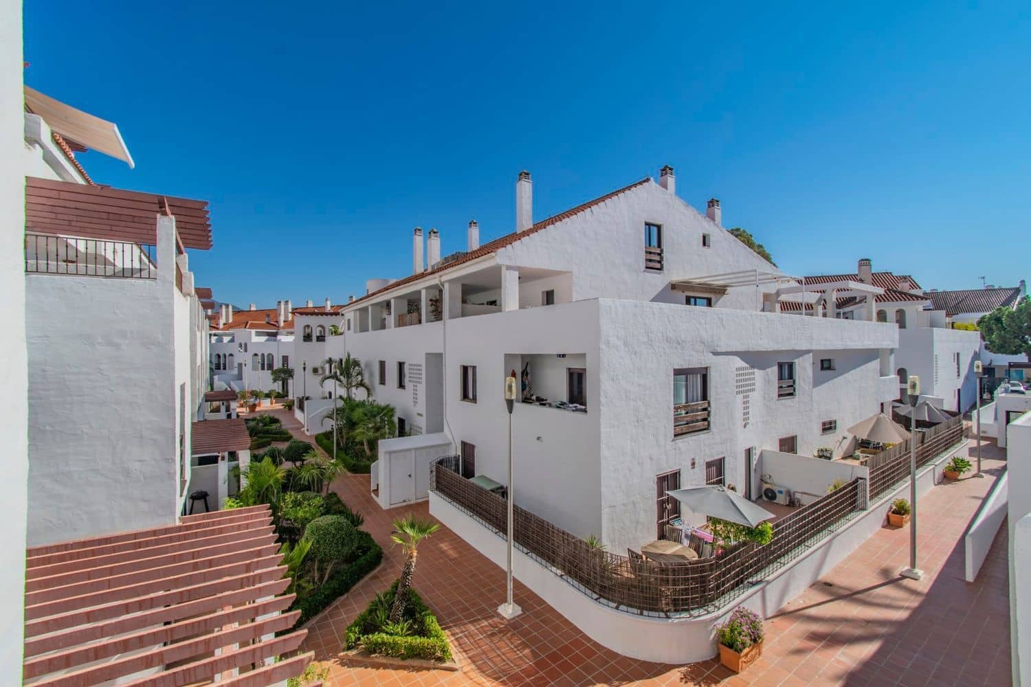 3 sypialnia Apartament na sprzedaż w Nueva Andalucia z basenem garażem - 785 000 € (Ref: 9797579)