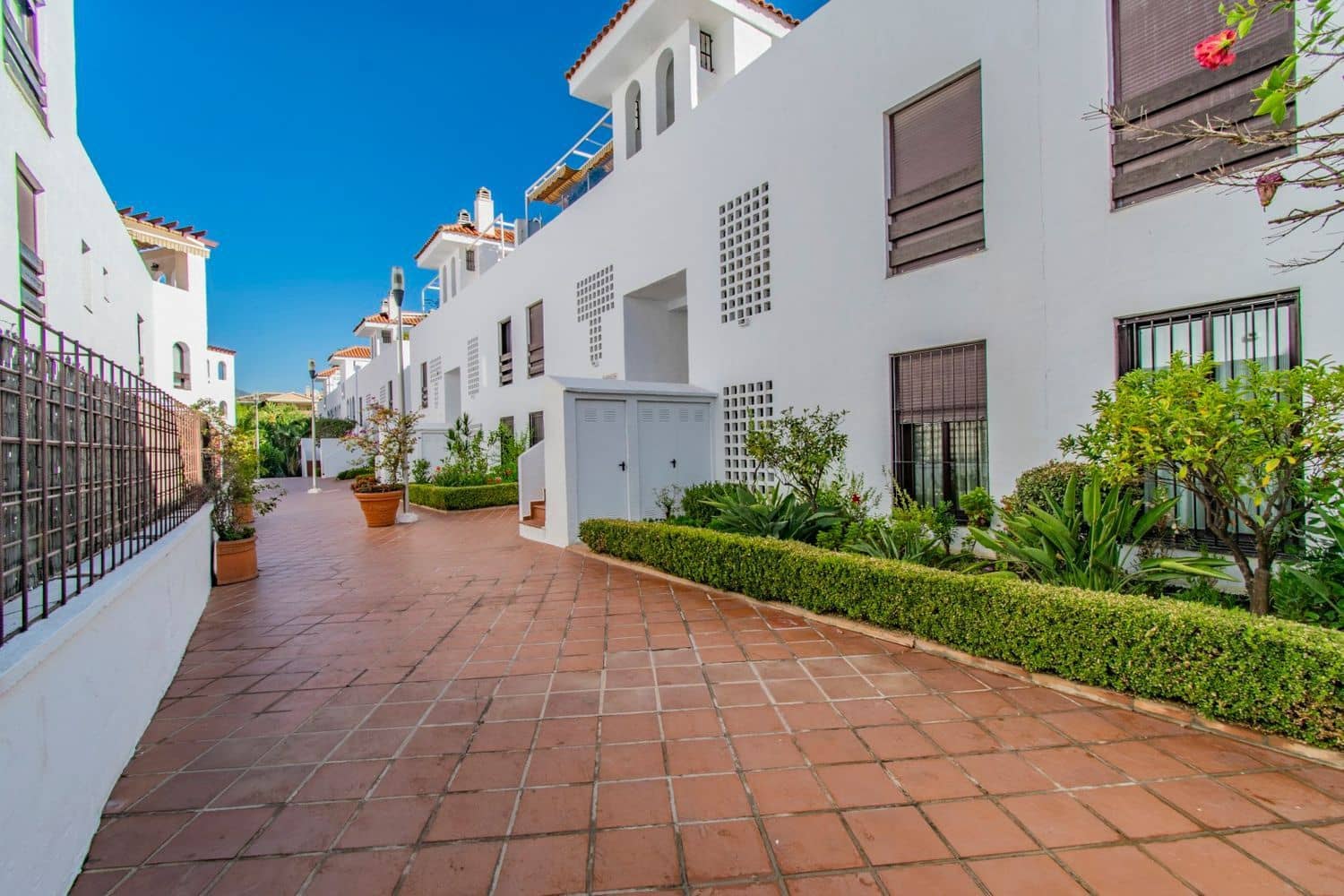 3 sypialnia Apartament na sprzedaż w Nueva Andalucia z basenem garażem - 785 000 € (Ref: 9797579)