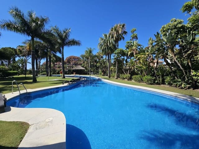 2 chambre Appartement à vendre à Puerto Banus, Marbella avec piscine garage - 740 340 € (Ref: 9797580)