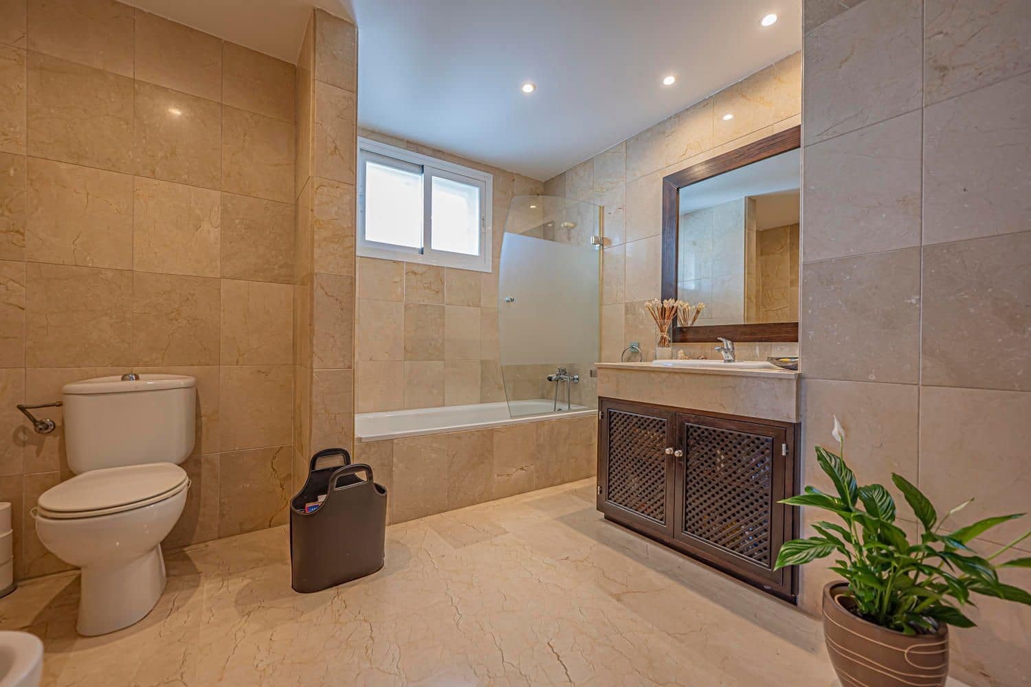 4 slaapkamer Appartement te koop in New Golden Mile met zwembad garage - € 885.000 (Ref: 9797581)