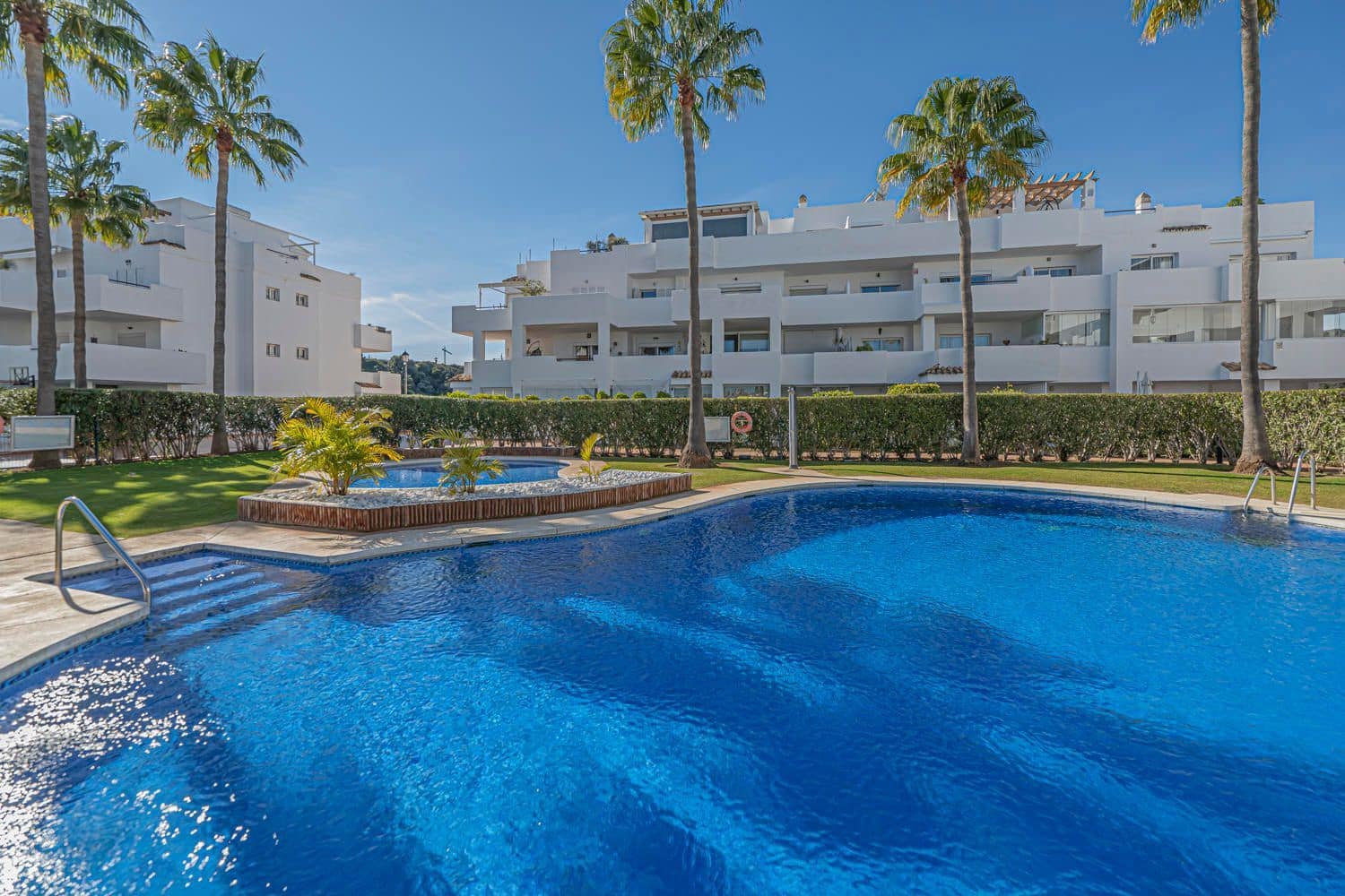 4 slaapkamer Appartement te koop in New Golden Mile met zwembad garage - € 885.000 (Ref: 9797581)