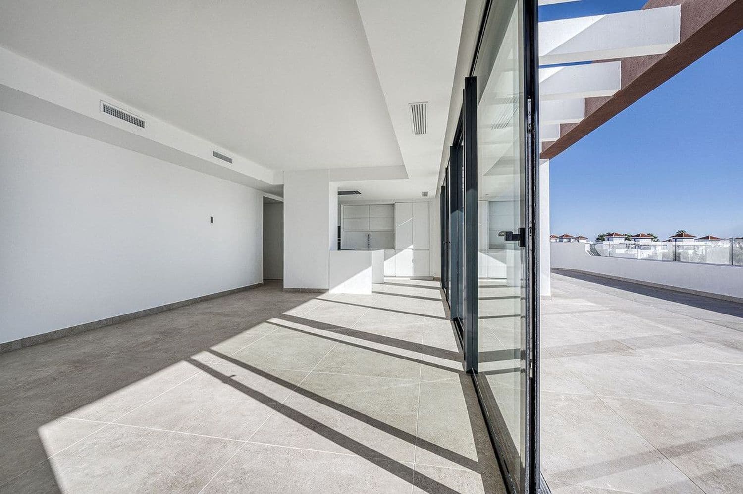 3 soverom Leilighet til salgs i Estepona med svømmebasseng garasje - € 1 150 000 (Ref: 9797582)