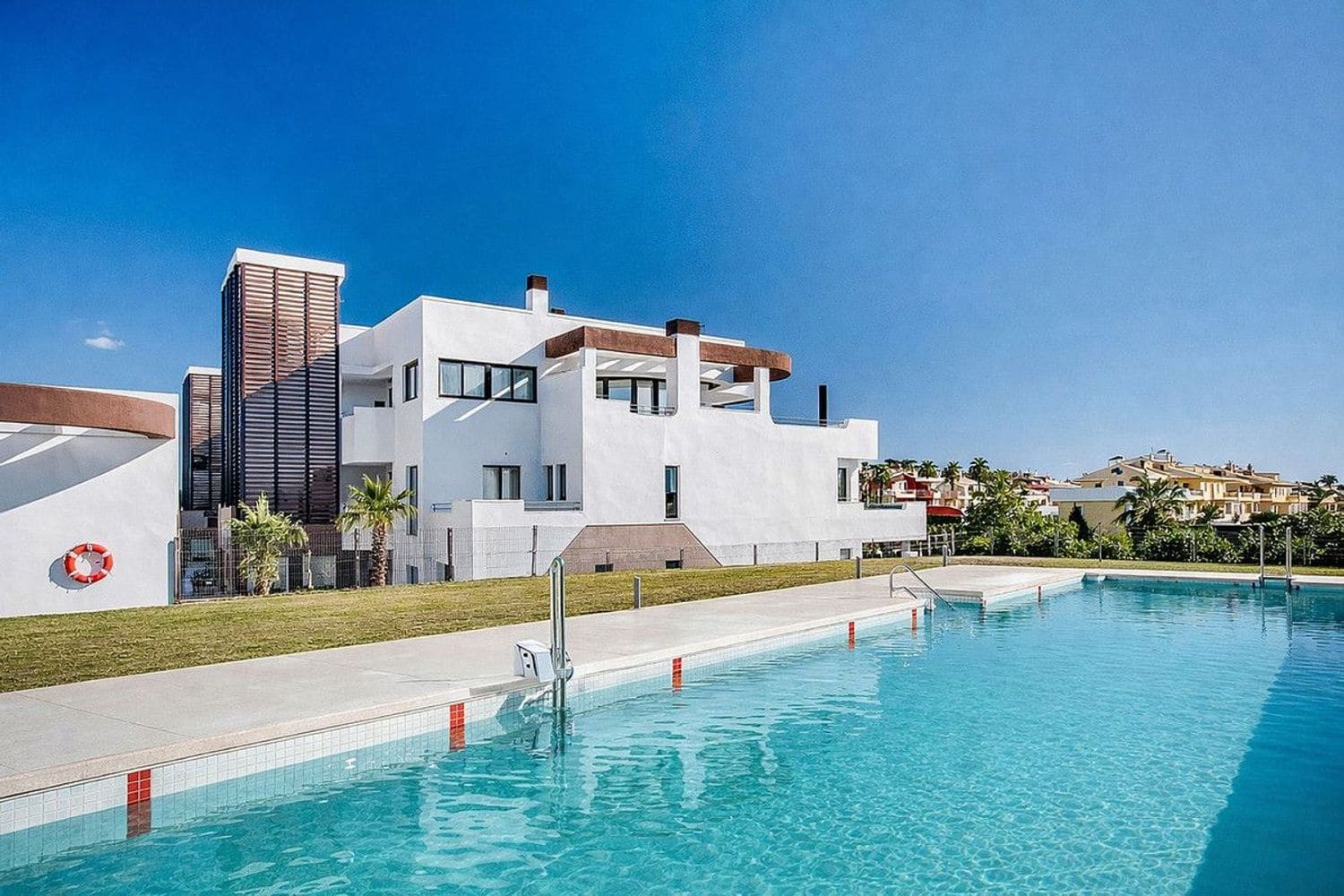 3 soverom Leilighet til salgs i Estepona med svømmebasseng garasje - € 1 150 000 (Ref: 9797582)