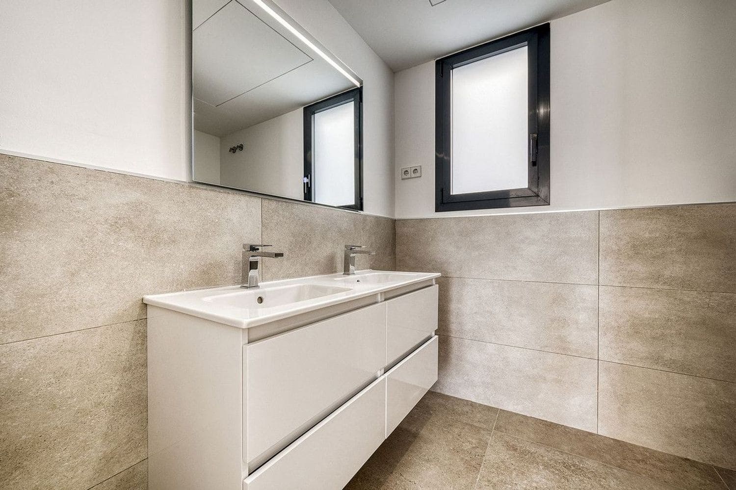 3 soverom Leilighet til salgs i Estepona med svømmebasseng garasje - € 1 150 000 (Ref: 9797582)