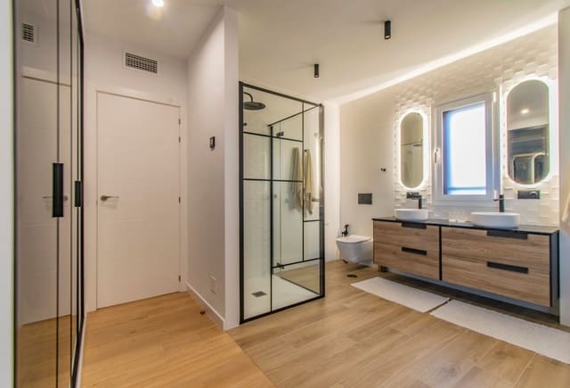 Apartamento de 3 habitaciones en Resinera-Voladilla, Estepona en venta con piscina garaje - 950.000 € (Ref: 9797583)