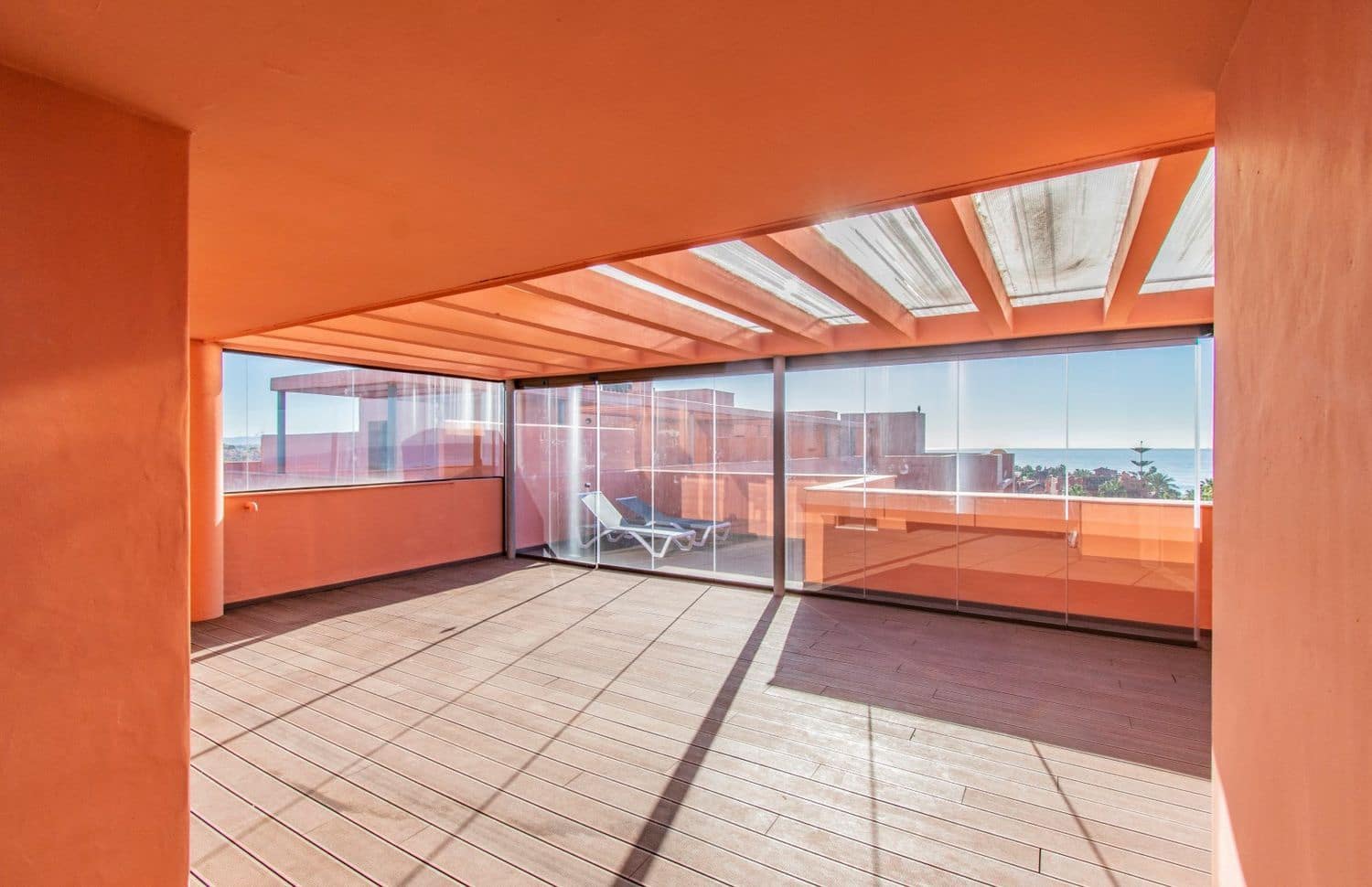 Apartamento de 3 habitaciones en Guadalmansa en venta con piscina garaje - 950.000 € (Ref: 9797583)