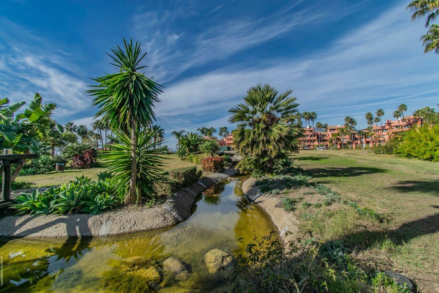 Apartamento de 3 habitaciones en Guadalmansa en venta con piscina garaje - 950.000 € (Ref: 9797583)