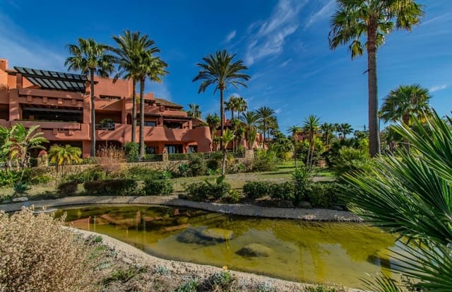 Apartamento de 3 habitaciones en Resinera-Voladilla, Estepona en venta con piscina garaje - 950.000 € (Ref: 9797583)