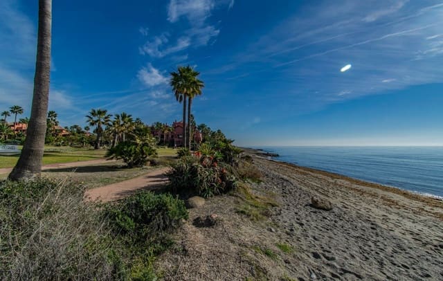 Apartamento de 3 habitaciones en Resinera-Voladilla, Estepona en venta con piscina garaje - 950.000 € (Ref: 9797583)