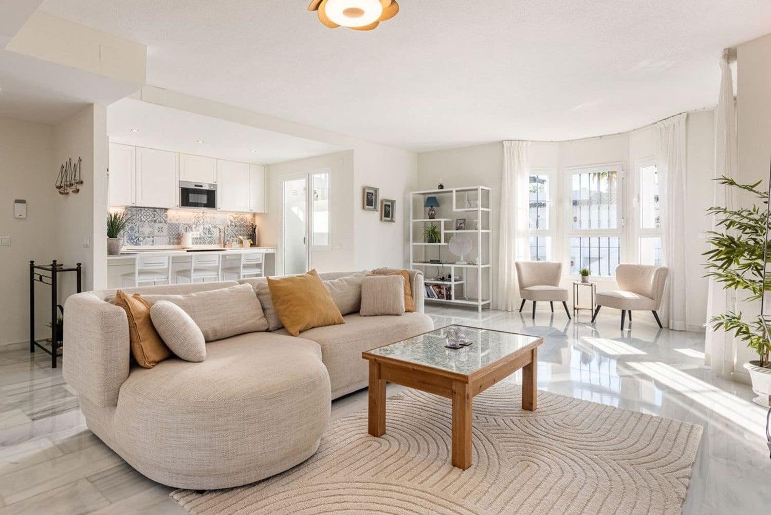 2 Zimmer Apartment zu verkaufen in Nueva Andalucia mit Pool Garage - 499.000 € (Ref: 9797584)