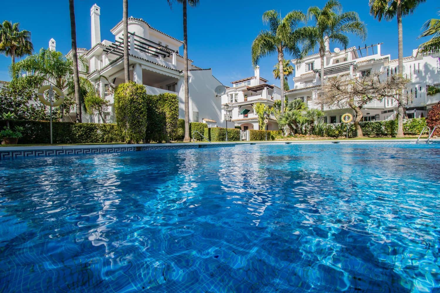 2 Zimmer Apartment zu verkaufen in Nueva Andalucia mit Pool Garage - 499.000 € (Ref: 9797584)