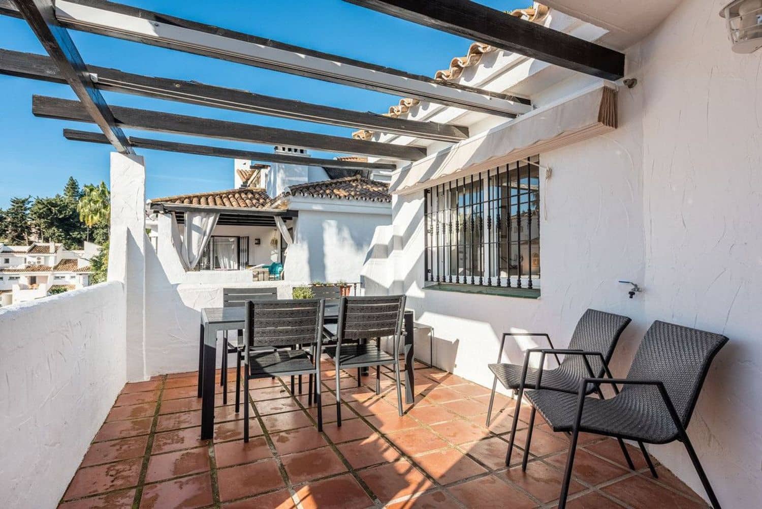 2 Zimmer Apartment zu verkaufen in Nueva Andalucia mit Pool Garage - 499.000 € (Ref: 9797584)