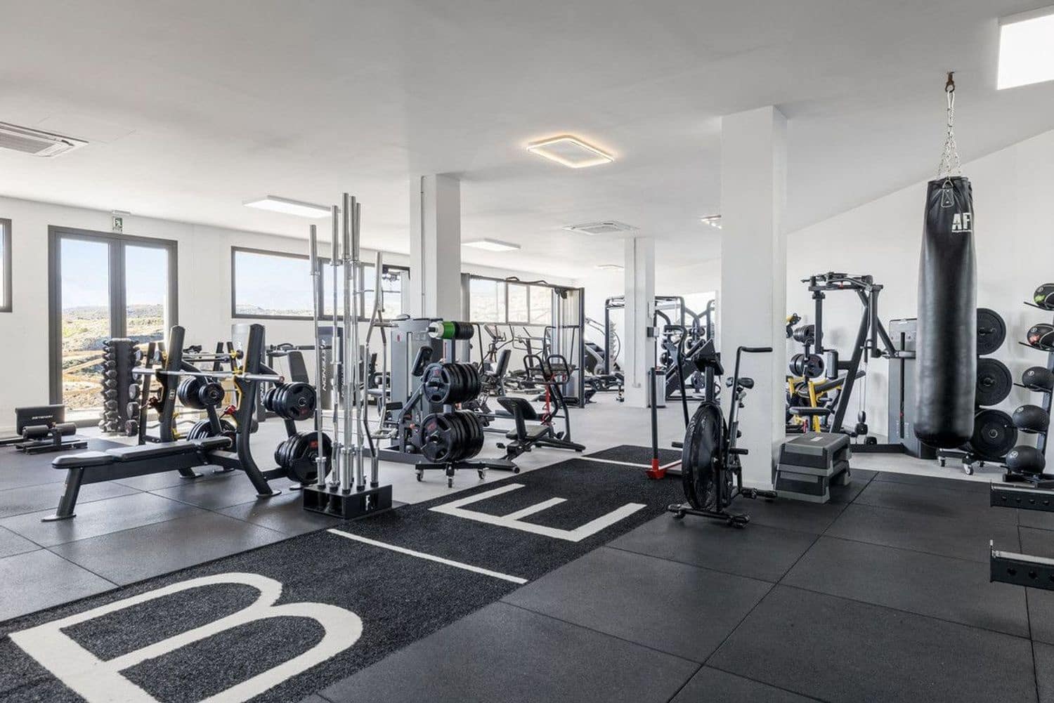 3 sypialnia Apartament na sprzedaż w Benahavis z basenem garażem - 695 000 € (Ref: 9797585)