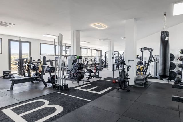 3 makuuhuone Huoneisto myytävänä paikassa El Paraíso, Benahavís mukana uima-altaan 
autotalli - 695 000 € (Ref: 9797585)