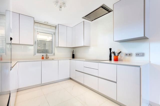 3 makuuhuone Huoneisto myytävänä paikassa Bel-Air, Estepona mukana uima-altaan 
autotalli - 498 500 € (Ref: 9797592)