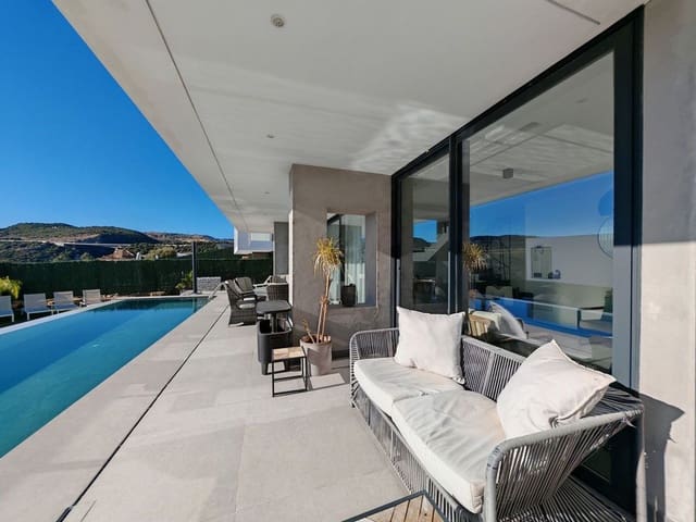 4 quarto Moradia para venda em Valle Romano Golf, Estepona com piscina garagem - 1 300 000 € (Ref: 9797594)