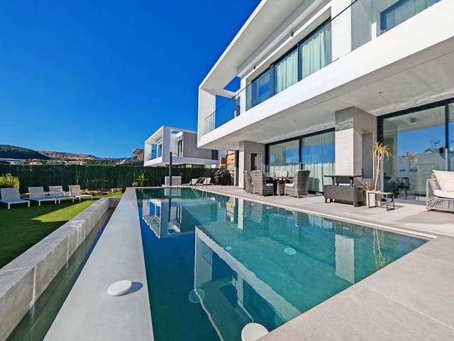 4 quarto Moradia para venda em Valle Romano Golf, Estepona com piscina garagem - 1 300 000 € (Ref: 9797594)