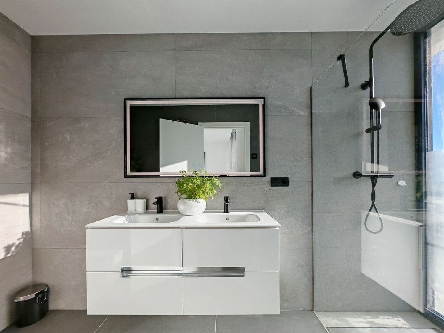 4 slaapkamer Villa te koop in Estepona met zwembad garage - € 1.300.000 (Ref: 9797594)