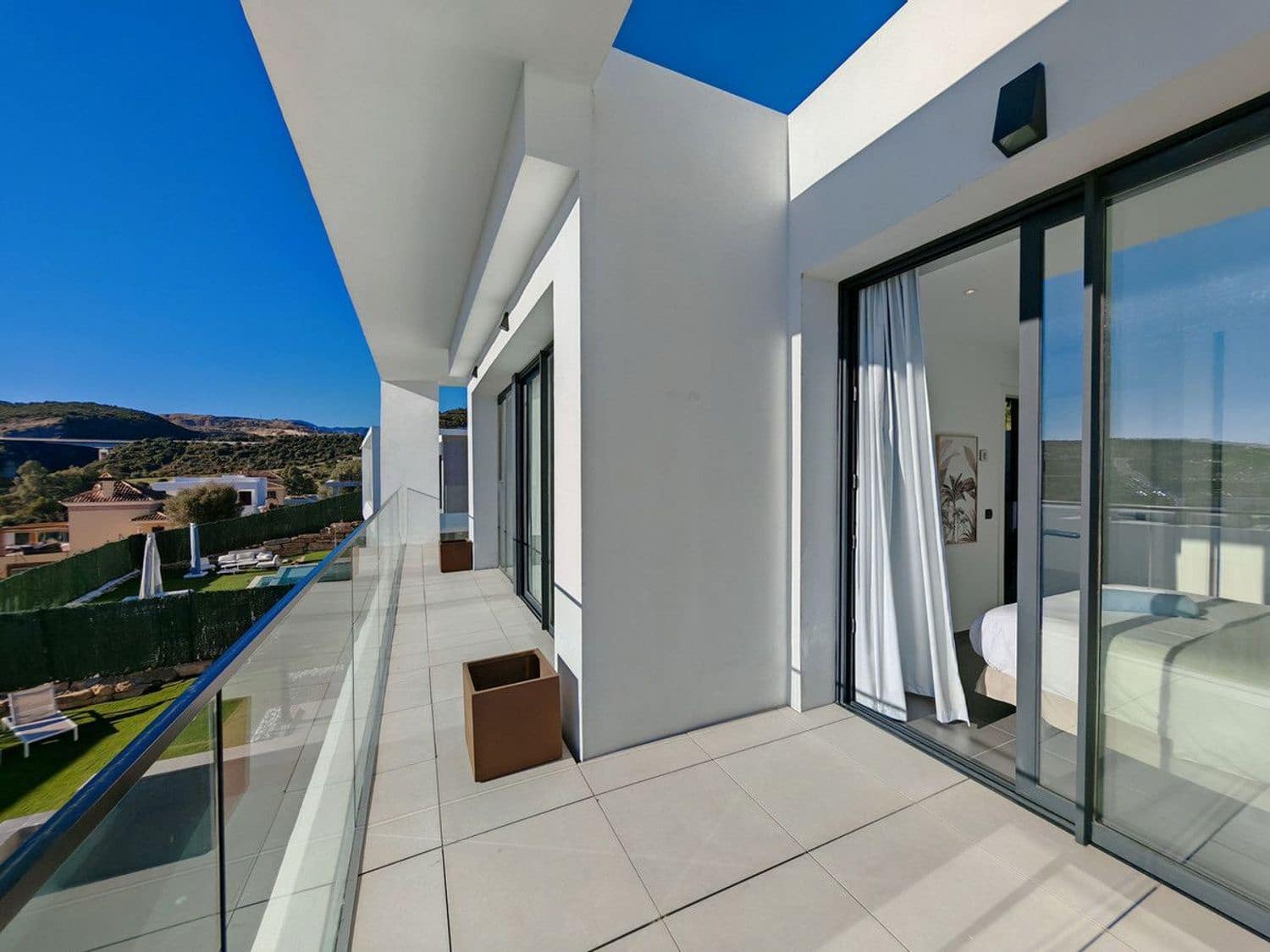 4 slaapkamer Villa te koop in Estepona met zwembad garage - € 1.300.000 (Ref: 9797594)