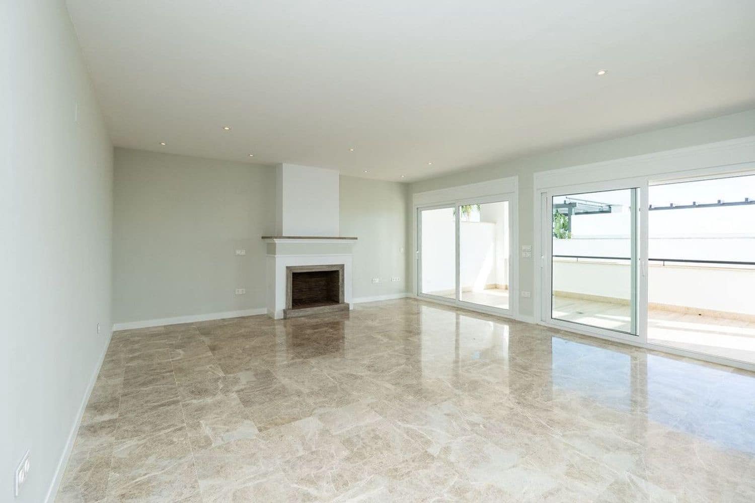 3 soverom Leilighet til salgs i Marbella med svømmebasseng garasje - € 795 000 (Ref: 9797598)