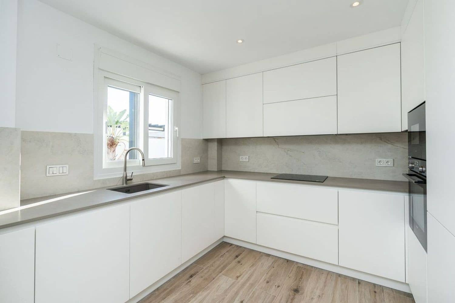 3 soverom Leilighet til salgs i Marbella med svømmebasseng garasje - € 795 000 (Ref: 9797598)