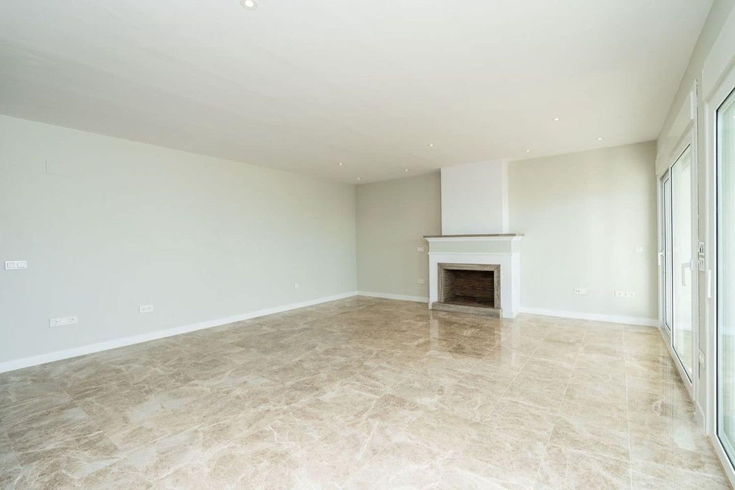 3 soverom Leilighet til salgs i Marbella med svømmebasseng garasje - € 795 000 (Ref: 9797598)