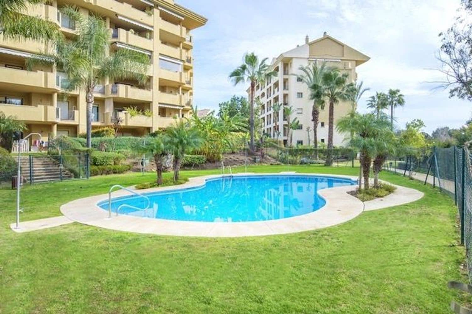 3 soveværelse Lejlighed til salg i San Pedro de Alcantara med swimmingpool garage - € 475.000 (Ref: 9797599)